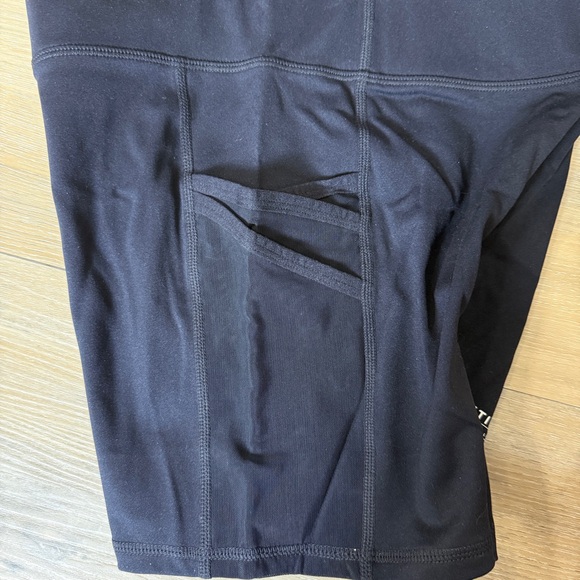 Fabletics NWT Black Trinity Mid-Rise Pocket 5” Bike Shorts | Small - Picture 4 of 9